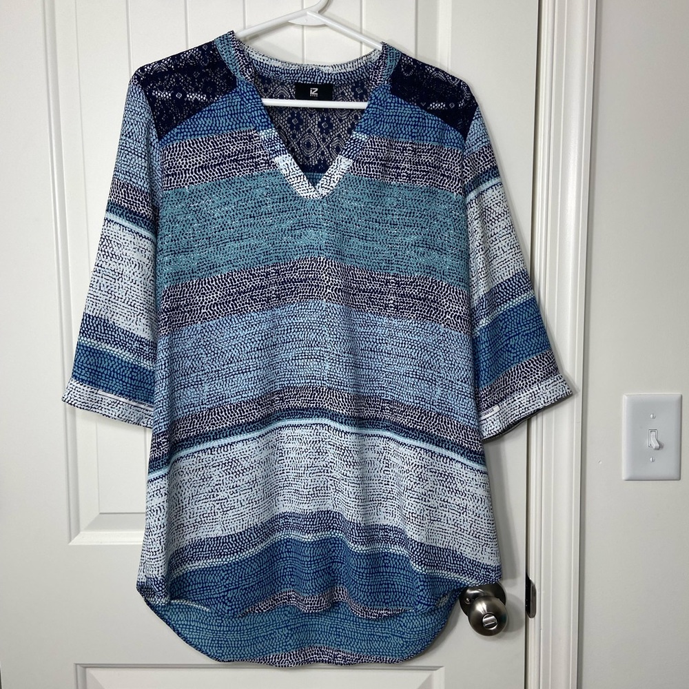 NWOT‎ iZ Byer women’s blue crocheted lace patterned cropped sleeve tunic blouse
